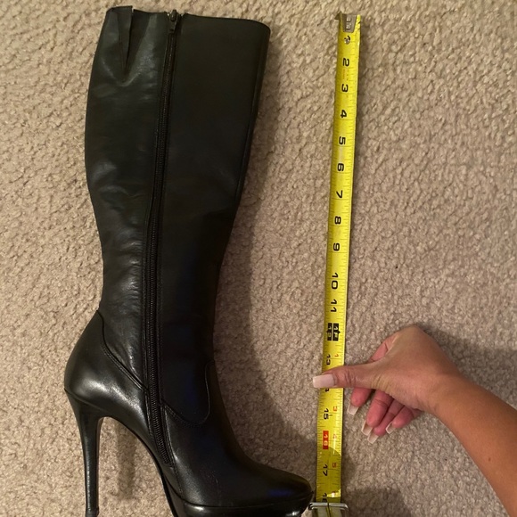 “HOT BOOTS IN THE CITY” by Kristin Davis - Picture 9 of 9